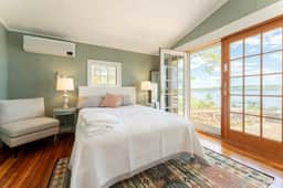 Sandy Point Cottage - Oceanfront!