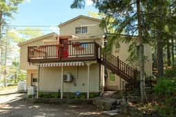 Sandy Point Cottage - Oceanfront!