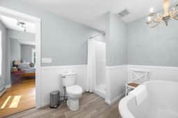 Pine Hill Cottage · Serene Pondside Cottage w/Private Island Cam