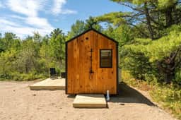 Aurora Nook · Aurora Nook-Cabin w/Shower & Queen Bed