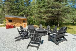 Aurora Nook · Aurora Nook-Cabin w/Shower & Queen Bed
