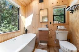 Luna Nook 1 · Luna Nook-Cabin w/tub, Queen Bed & pullout sofa