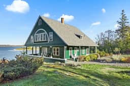 Ledgelawn · Ledgelawn – Stunning Waterfront Views!