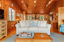 Tide's Edge Cottage · Tide's Edge-New Oceanfront!