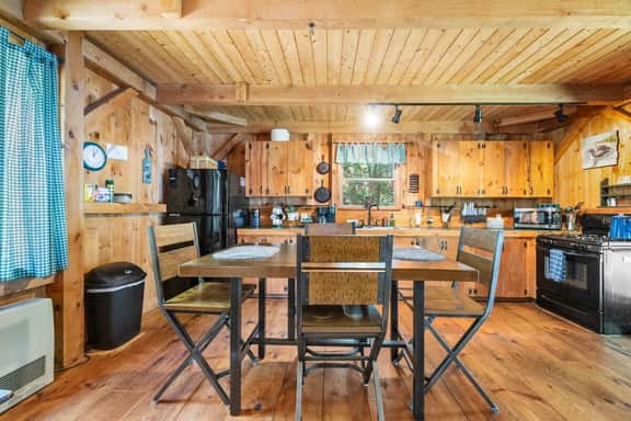 Milam Camp · Milam Camp-Beautiful Lakefront!