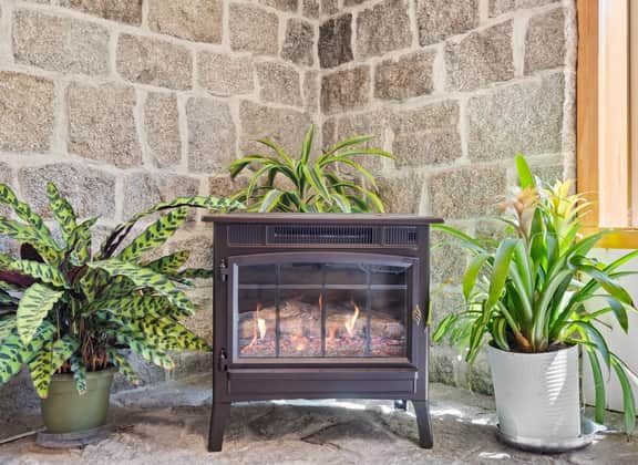 Summit Sanctuary – Minutes to Downtown Blue Hill!