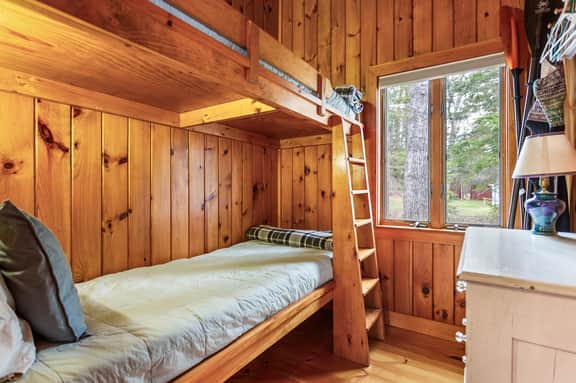 Tide's Edge Cottage · Tide's Edge-New Oceanfront!