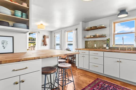 Island View Cottage - NEW! Waterfront Home in LDI