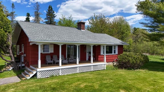 Spindle Cottage · Spindle Cottage on the Shore!