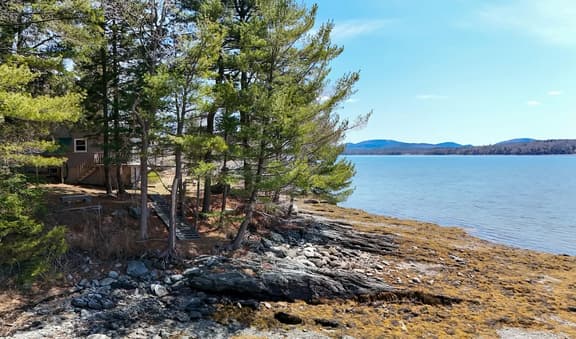 Berry Cove Cottage · Berry Cove Cottage-Oceanfront!