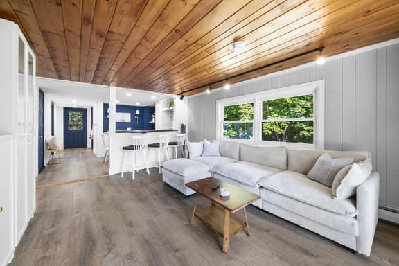 Golden Hour Retreat · Sunset Views & Soaks - Golden Hour Retreat