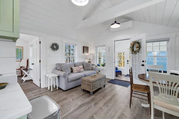 Beachcomber Cottage · Beachcomber Cottage-Oceanfront!