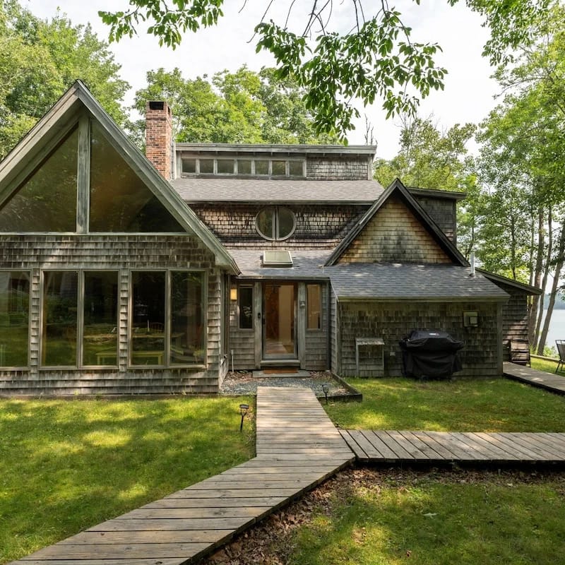 Tide's Rest · Tide's Rest-Oceanfront sleeps 6!